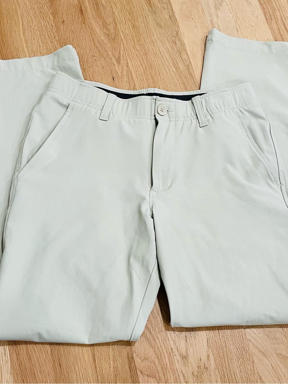 Under Armour  Men's Light Sage Casual Chino Pants Beige Golf Performance 30X30